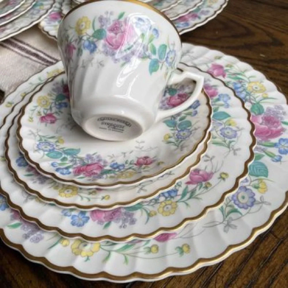 Vintage SYRACUSE China “ LILAC ROSE” scalp, porcelain 5 piece dinner and tea set